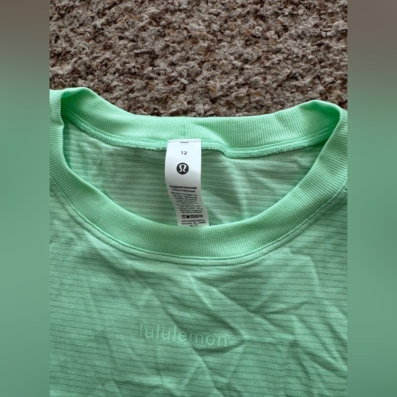 NWT lululemon Swiftly High-Low Cropped Short-Sleeve Shirt - Picture 6 of 6